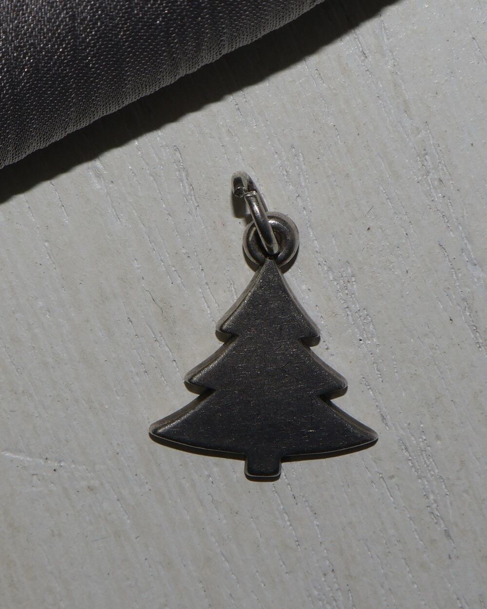 Retired James Avery Sterling Silve Flat Christmas Tree Charm 2.3G / 0.8in
